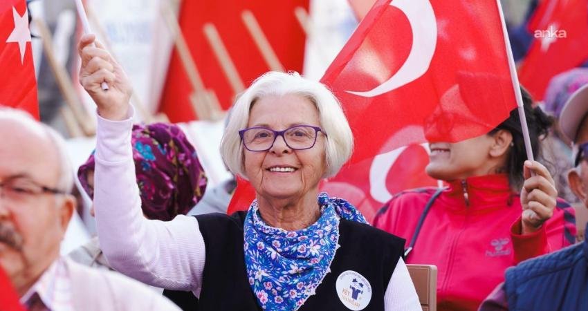 İzmir Büyükşehir Belediyesi, Cumhuriyet Bayramı’nın 102’nci yıl kutlamaları kapsamında bu