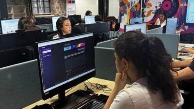 İzmir Büyükşehir Belediyesi'nin, gençlerin dijital dönüşüm süreçlerine katkı sağlamak üzere