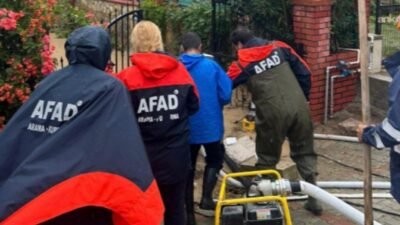 İzmir'in Foça ilçesinde etkili olan kuvvetli yağış, sel ve su