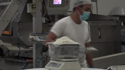 İzmir Büyükşehir Belediyesi Halk Ekmek Fabrikası, artan maliyetler nedeniyle ekmek