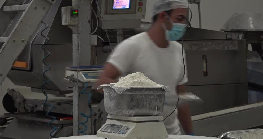 İzmir Halk Ekmek’te yeni fiyatlandırma İzmir Büyükşehir Belediyesi Halk Ekmek Fabrikası, artan maliyetler nedeniyle ekmek