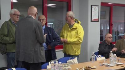 Kentte ilk kez 2000 yılında Üçyol-Bornova arasında hizmet vermeye başlayan