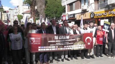 İzmir’de Atatürkçü Düşünce Derneği (ADD) öncülüğünde bir araya gelen sendikalar