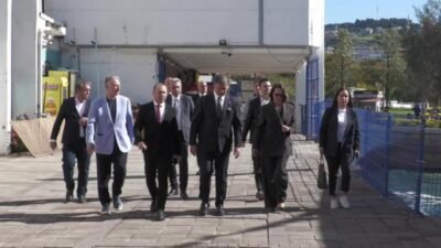 Cumhuriyet'in kuruluşunun 102. yılı kapsamında İzmir Körfezi'nde "102. Yıl – 102