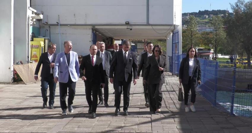 Cumhuriyet'in kuruluşunun 102. yılı kapsamında İzmir Körfezi'nde "102. Yıl – 102