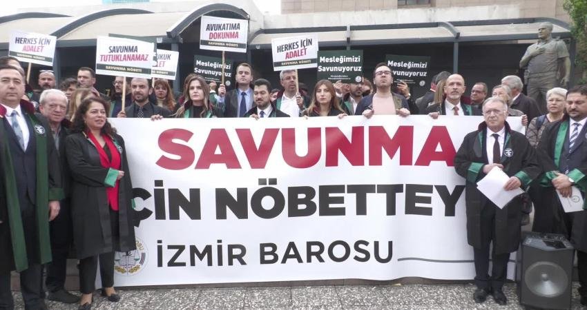 Türkiye’nin farklı illerinden gelen baro başkanları ve avukatlar, "Savunma Nöbeti"