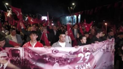 İzmir'de tüm gün süren Cumhuriyet’in 102. yılı kutlamaları kapsamında Fener