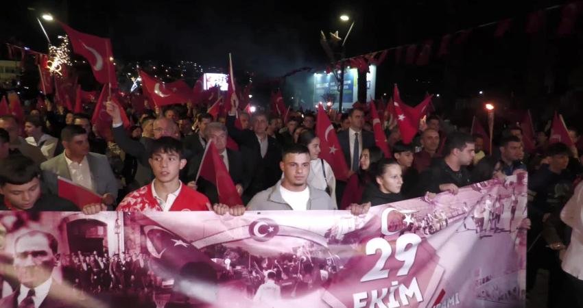 İzmir'de tüm gün süren Cumhuriyet’in 102. yılı kutlamaları kapsamında Fener
