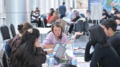 İzmir Büyükşehir Belediyesi ev sahipliğinde Fuar İzmir’de gerçekleştirilen LOGISTECH –