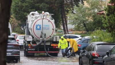 İzmir Büyükşehir Belediyesi İZSU Genel Müdürlüğü ekipleri sabah erken saatlerden