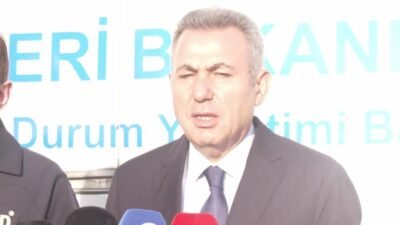 İzmir’in Foça ilçesinde etkili olan sağanak yağış, sele neden oldu.