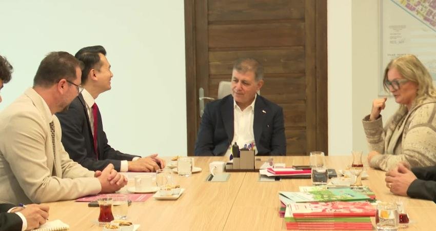 İzmir’in Yaşlı Dostu Şehir unvanı tescillendi İzmir Büyükşehir Belediye Başkanı Cemil Tugay, Dünya Sağlık Örgütü (DSÖ)