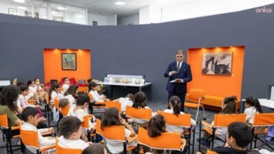 İzmir Büyükşehir Belediye Başkanı Cemil Tugay, Fuat Köprülü İlkokulu 3. sınıf