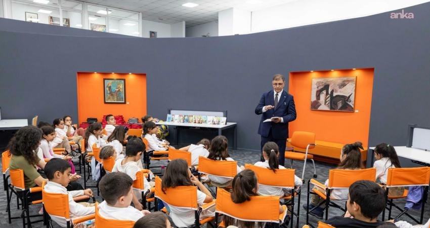İzmir Büyükşehir Belediye Başkanı Cemil Tugay, Fuat Köprülü İlkokulu 3. sınıf