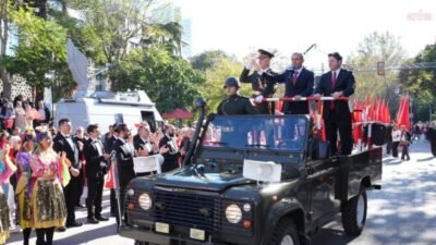 Kadıköy’de, 29 Ekim Cumhuriyet Bayramı kutlamaları devam ediyor. Saat 19.00’da