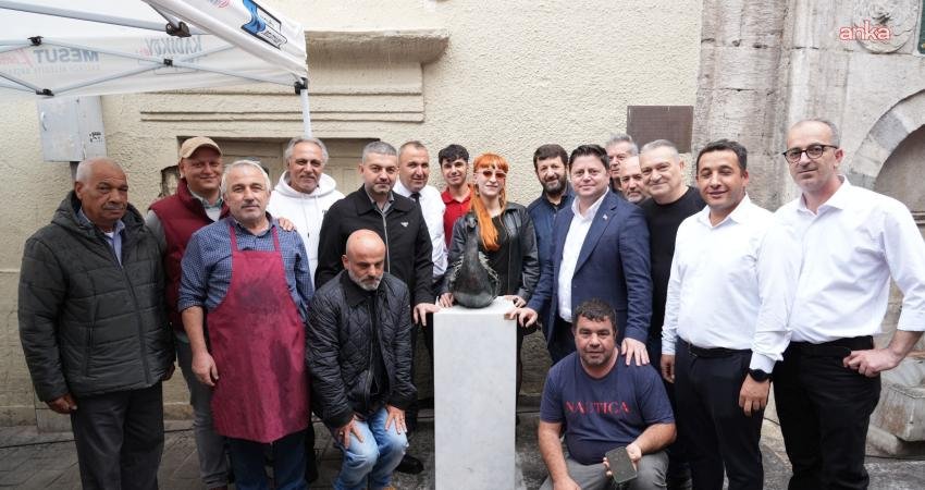 Kadıköy Çarşısı’nın unutulmaz simgelerinden olan kaz Rodi’nin anısı, yeniden canlanıyor.