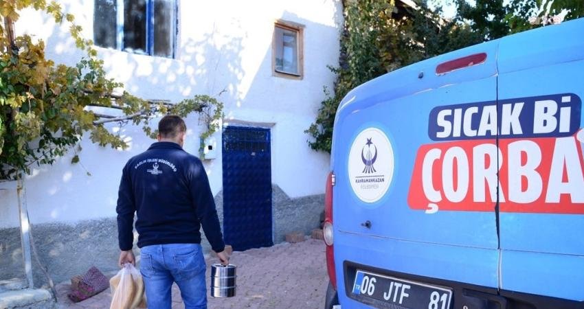 Kahramankazan Belediyesi, sıcak yemek hizmetini sürdürüyor Kahramankazan Belediyesi, ilçede yaşayan ihtiyaç sahibi vatandaşlara yönelik sıcak yemek