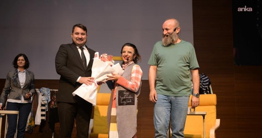 Kahramankazan’da “Parça Tesirli Pazarlar” oyunu sahnelendi Kahramankazan Belediyesi tarafından düzenlenen kültürel etkinliklere bir yenisini daha eklendi.