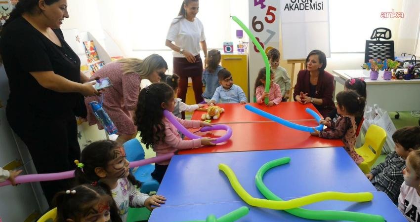 Karabağlar Belediyesi’nden çocuklara yeni bir nefes: “Oyun Akademisi” açıldı Karabağlar Belediyesi, çocuklara güvenli ve oyun temelli eğitim sunmak amacıyla