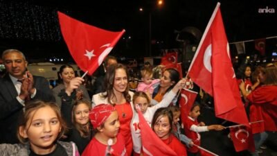Türkiye Cumhuriyeti’nin kuruluşunun 102’nci yıl dönümü, Karşıyaka’da büyük bir coşkuyla