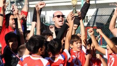 Cumhuriyet Bayramı’nın coşkusunu kültür, sanat ve spor etkinlikleriyle büyüten Karşıyaka