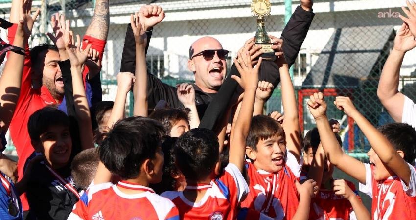 Cumhuriyet Bayramı’nın coşkusunu kültür, sanat ve spor etkinlikleriyle büyüten Karşıyaka