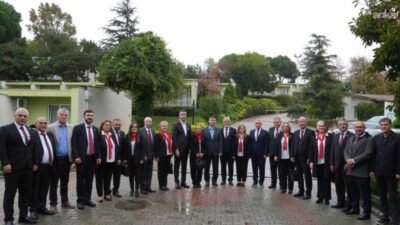 Kartal’da görev yapan muhtarlar, 19 Ekim Muhtarlar Günü dolayısıyla Atatürk