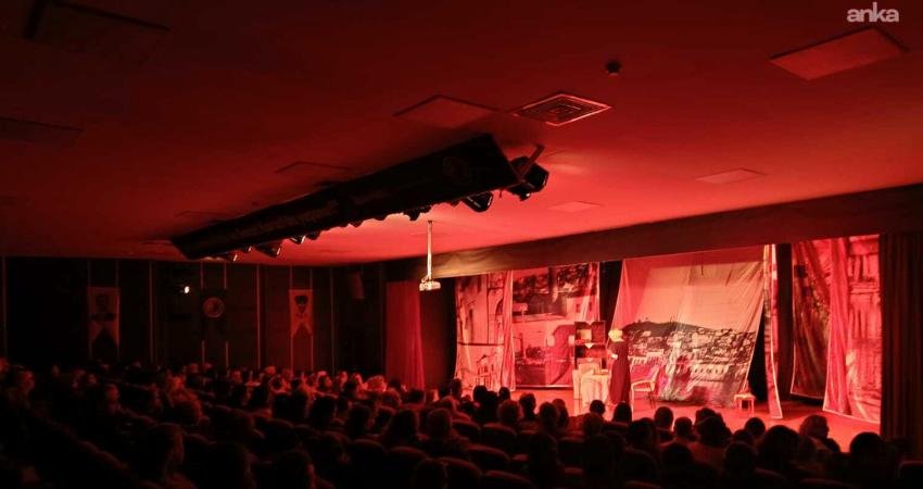 Kartal Belediyesi’nin ekim ayı kültür sanat etkinlikleri kapsamında sahnelenen “Seni