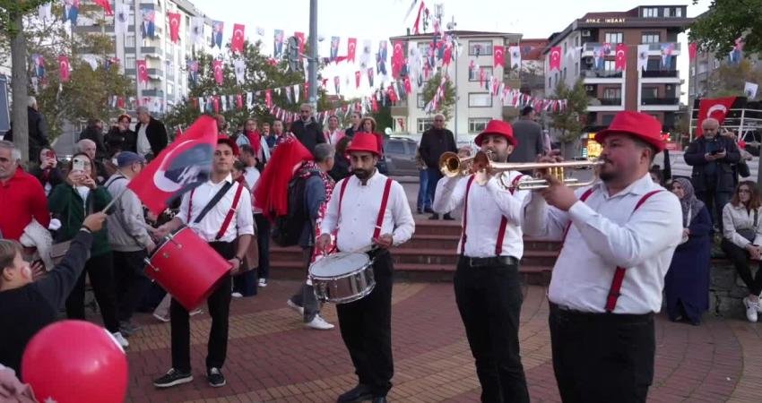 29 Ekim Cumhuriyeti Bayramı, Kartal’da görkemli kutlamalara sahne oldu. Binlerce