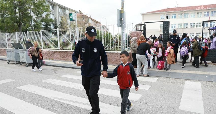 Keçiören Belediyesi Zabıta Müdürlüğü, öğrencilerin güvenli ulaşımını sağlamak ve servis
