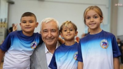 Kemalpaşa Belediyesi, ücretsiz spor kurslarından yararlanan kursiyerlere toplamda bin 800