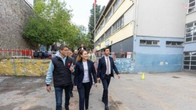 Konak Belediye Başkanı Nilüfer Çınarlı Mutlu, Kestelli Şerife Eczacıbaşı Ortaokulunu