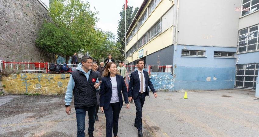 Konak Belediye Başkanı Nilüfer Çınarlı Mutlu, Kestelli Şerife Eczacıbaşı Ortaokulunu