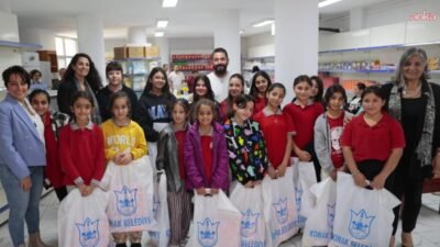 Konaklı kız çocukları Konak Belediyesi’nin kendileri için düzenlediği etkinlikte bir