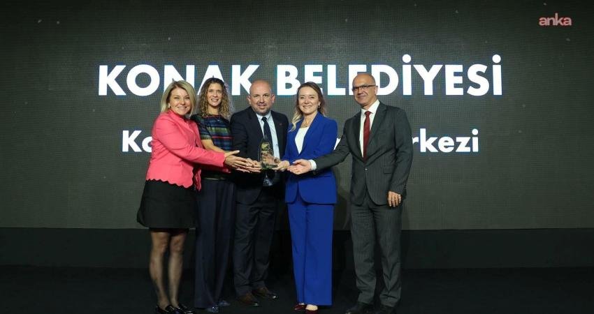 Konak’a, gururlandıran iş birliği ödülü Konak Belediyesi’nin Cevdet İnci Eğitim Vakfı, Norm Holding, İnci Holding,