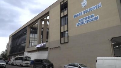 ‘Komşu Buluşmaları’ kapsamında Konak Belediye Başkanı Nilüfer Çınarlı Mutlu, makam koltuğunu