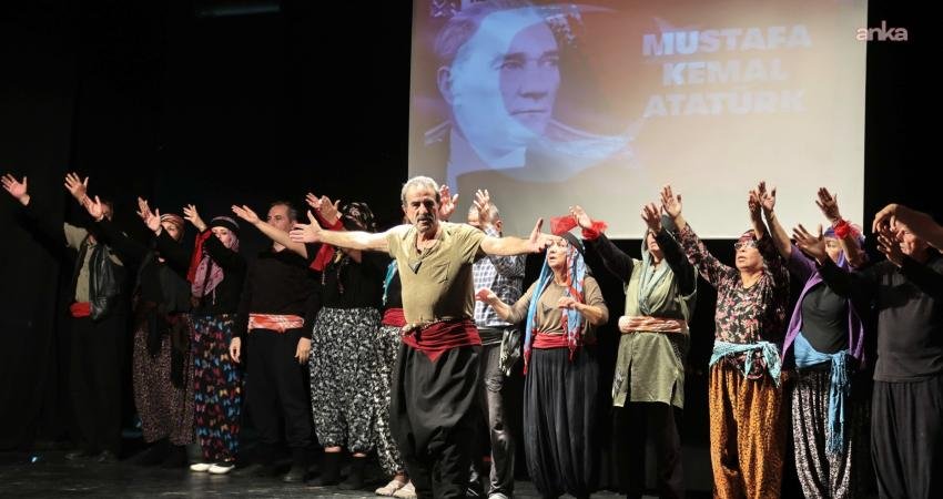 Konak Belediyesi’nin 29 Ekim Cumhuriyet Bayramı kutlamaları kapsamında sahnelenen “Kuvayi