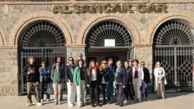 Konak Belediyesi, ilgiyle takip edilen ‘Konak Tarih Gezileri’ne Alsancak rotasını