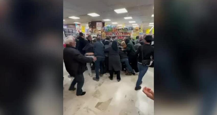 Konya’da yerel bir market zinciri 999 TL’lik televizyon kampanyası izdihama