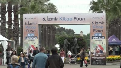İzmir Büyükşehir Belediyesi ev sahipliğinde kapılarını açan 6'ncı İzmir Kitap