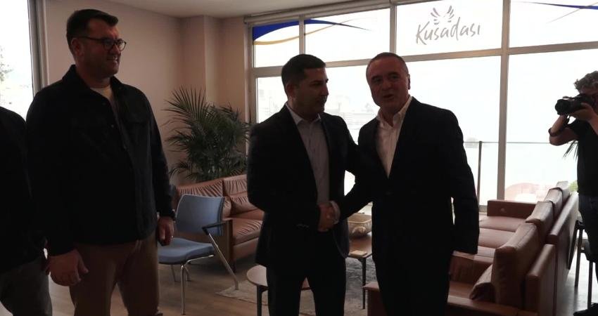 Kuşadası Belediye Başkanı Ömer Günel, CHP Kuşadası İlçe Örgütü Başkanlığı