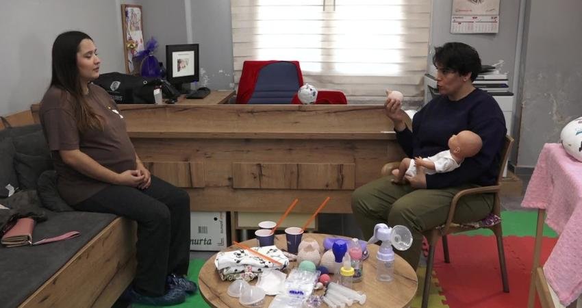 Kuşadası Belediyesi tarafından İkiçeşmelik Mahallesi’ne kazandırılan Anne Baba Çocuk Merkezi,
