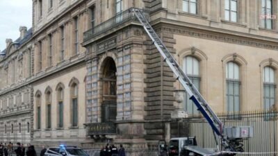 Paris’teki Louvre Müzesi’nden imparatorluk mücevherlerinin çalınmasına ilişkin soruşturmada iki şüpheli