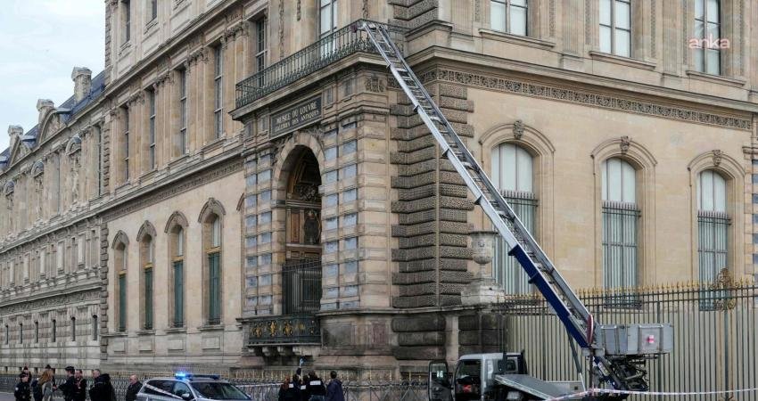 Louvre Müzesi soygunu soruşturmasında 2 kişi gözaltına alındı Paris’teki Louvre Müzesi’nden imparatorluk mücevherlerinin çalınmasına ilişkin soruşturmada iki şüpheli