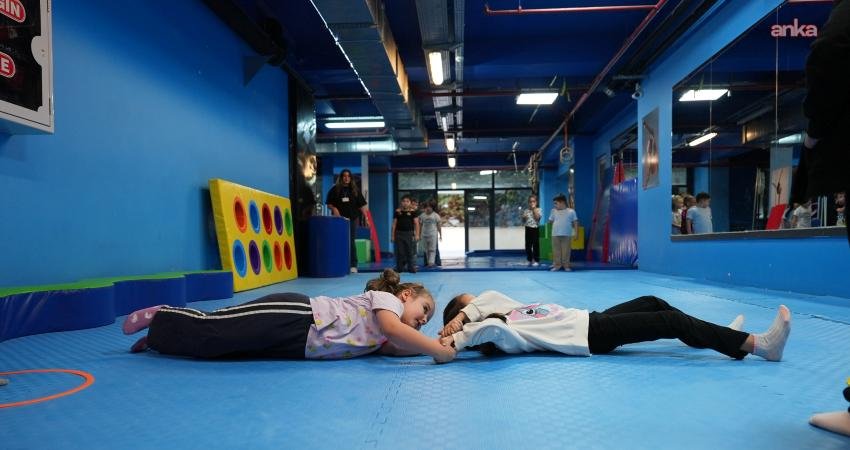 Maltepe Belediyesi’nin ücretsiz kış spor kursları başladı. Bu dönemde 8-12 yaş