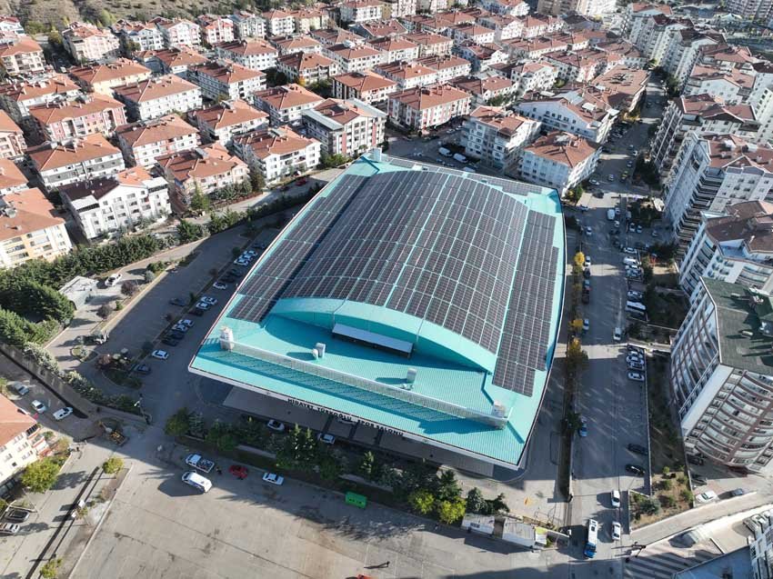 Mamak Belediyesi çatı tipi güneş enerjisi santrali kurdu Yenilenebilir enerji kaynaklarını kullanarak projeler üretmeye devam eden Mamak Belediyesi,