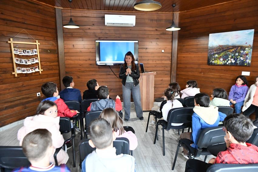 Mamak Ekolojik Köy atölyelerinde, ilkokul 3. ve 4. sınıf öğrencilerine