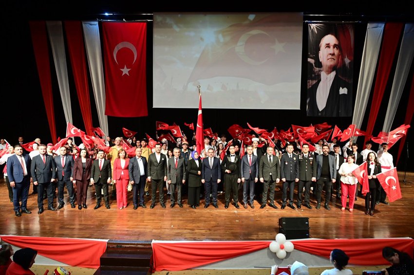 29 Ekim Cumhuriyet Bayramı’nın 102. yılı, Mamak’ta çelenk sunma töreniyle