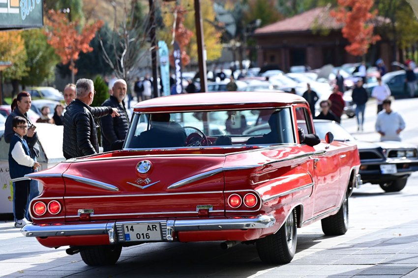 Mamak’ta Retro Klasik Otomobil Festivali Mamak Belediyesi ve Youngtimers Of Ankara Otomobil Topluluğu iş birliğiyle