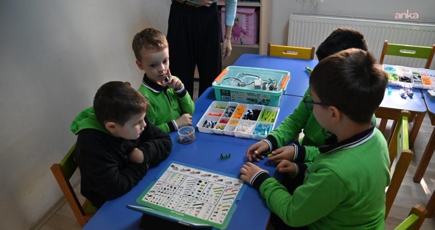 Manisa Büyükşehir Belediyesi bünyesinde hizmet veren Çocuk Kültür ve Sanat